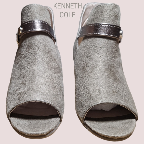 Kenneth Cole Layla Logo Peep Toe Ankle Bootie - Picture 3 of 9